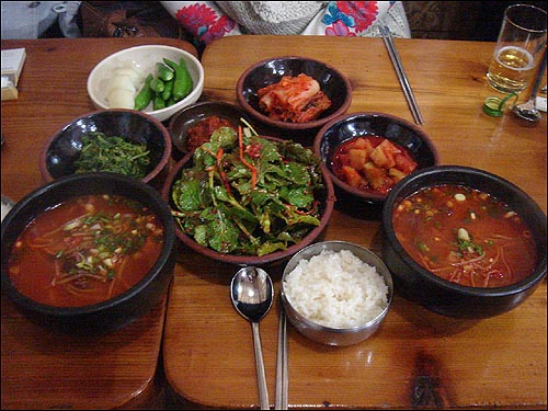 선지해장국은 선지를 잘 삶아야 제 맛이 난다 